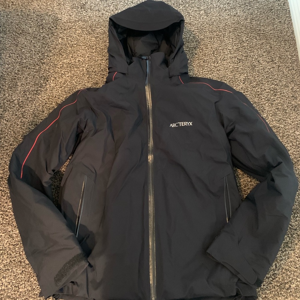 Arc’teryx VENTII JACKET